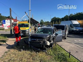 Wypadek na Modlińskiej. Bus wymusił pierwszeństwo na skręcie w lewo
