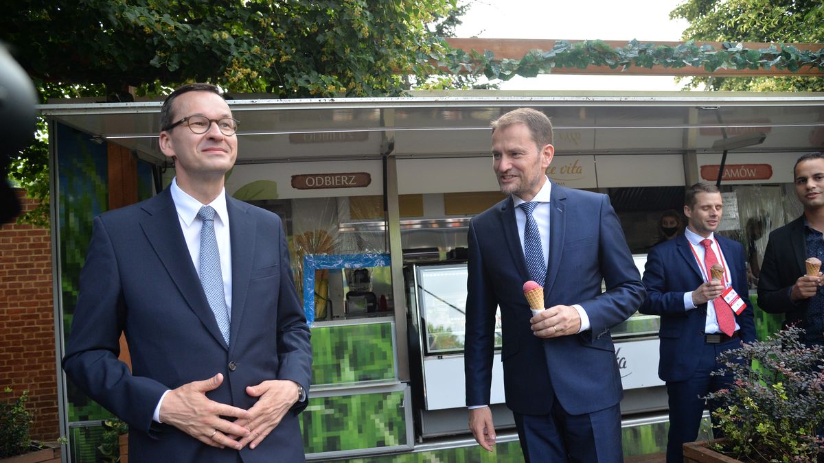 Warszawa, 03.07.2020. Spotkanie Mateusza Morawieckiego z dzieczmi ze Slowackiego doma dziecka. n/z Mateusz Morawiecki.