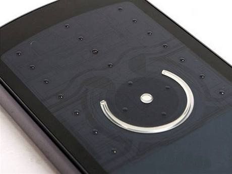 Muzyczna Motorola ROKR E8 w Europie 3