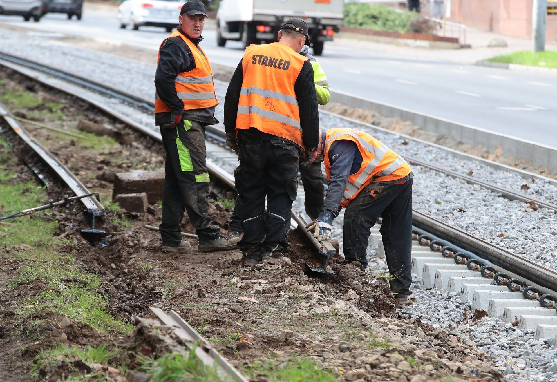 Długość remontowanego toru to łącznie około 730 m - od konstrukcji bezpodsypkowej przebudowanego torowiska na skrzyżowaniu ul. Piłsudskiego i Matejki do przystanku przy skrzyżowaniu z ul. Malczewskiego