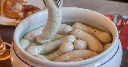 Dodaj do wody i mocz 30 min. Kiełbasa będzie rozpływać się w ustach