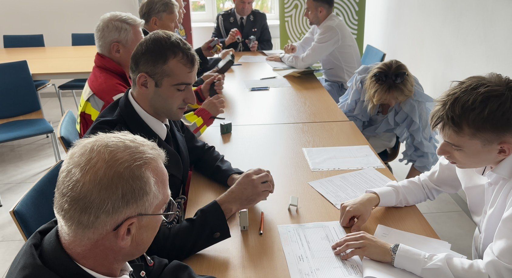 Strażacy ochotnicy z trzech powiatów (radomszczański, piotrkowski, opoczyński) podpisali w KP PSP w Radomsku umowy z Wojewódzkim Funduszem Ochrony Środowiska