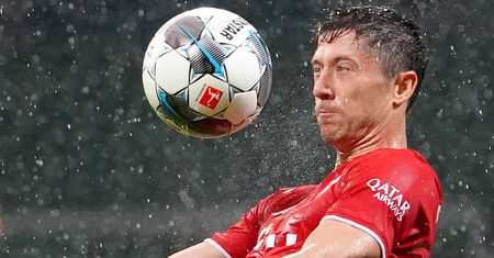 Fantastyczna grafika z gwiazdą Bayernu. Zrobili z Lewandowskiego Supermana