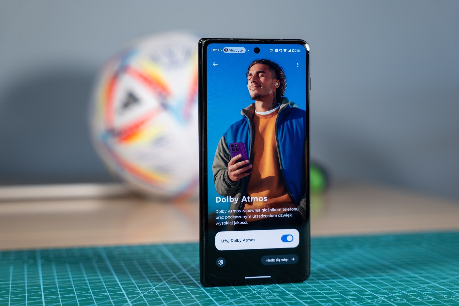 Motorola razr fold oferuje efekty Dolby Atmos