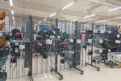Ludzie wykupują koce i śpiwory dla Ukraińców. Puste półki w Decathlonie, sieć ściąga towary z zagranicy