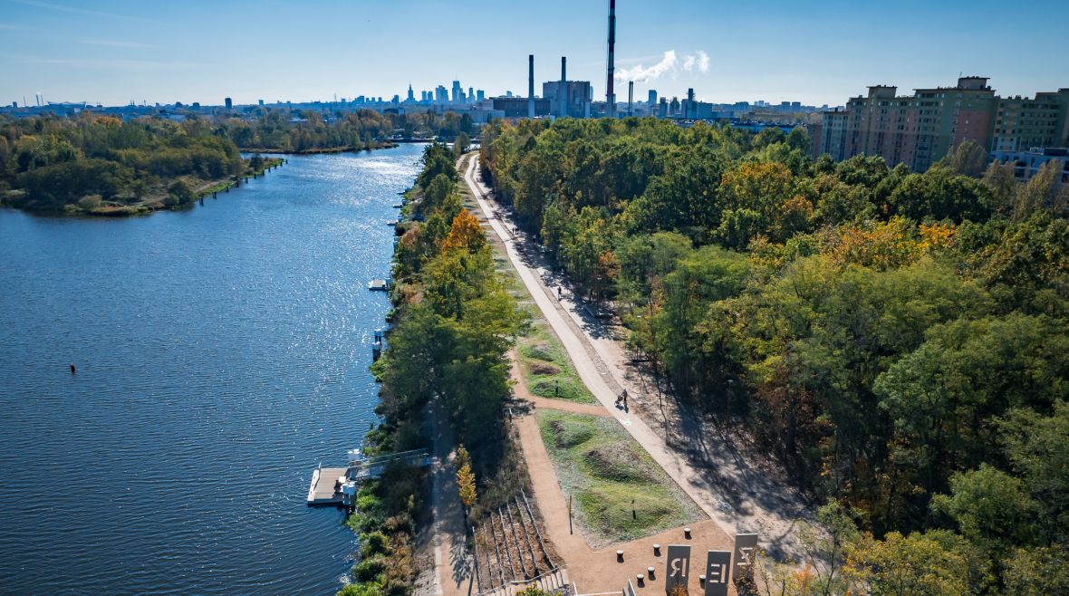 Po lewej cyple, po prawej oddany właśnie do użytku park żerański