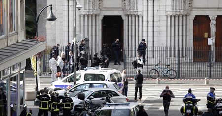 Francja. Atak nożownika w Nicei. Zabici i ranni. "Kobiecie odcięto głowę"
