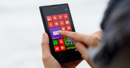 Smartfon z Windows 10 Mobile za niecałe 400 złotych znów w produkcji – zainteresowanie nie słabnie