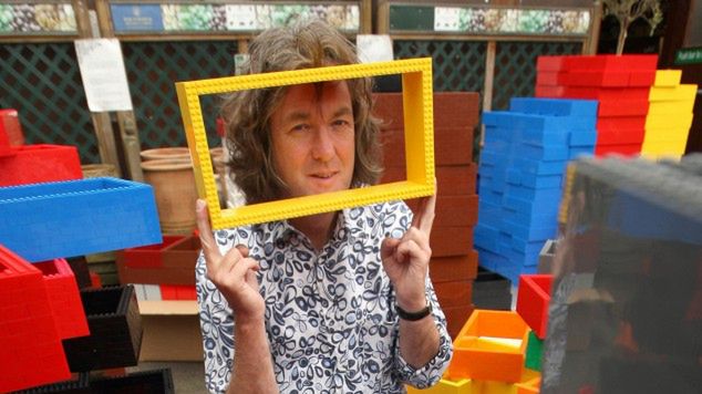 Budowa domu z klocków lego zbliża się do końca 1