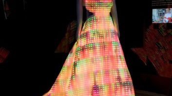 Sukienka z diod LED - strój dla Królowej Balu (video) 1