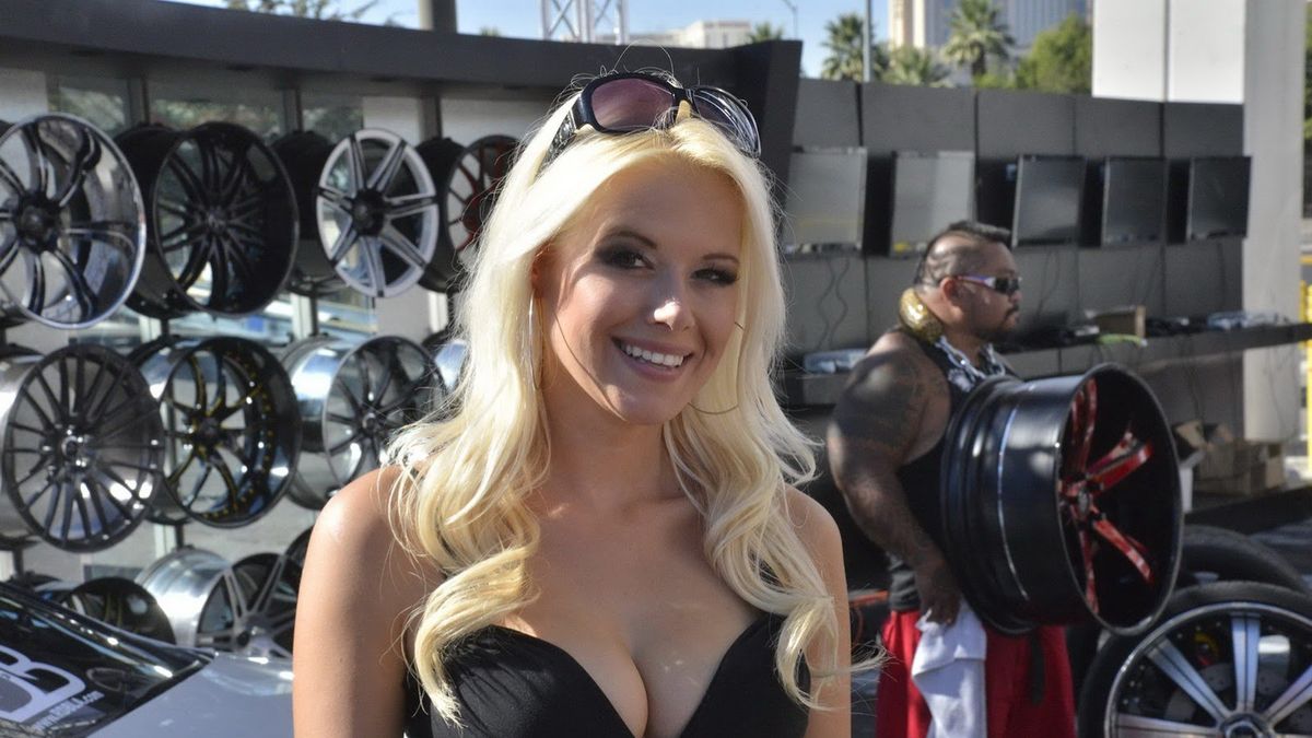 Modelki i hostessy z targów SEMA 2012 [galeria] 1