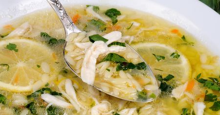 W Grecji na weselu zamiast rosołu podają inną zupę. Obłędny aromat i smak