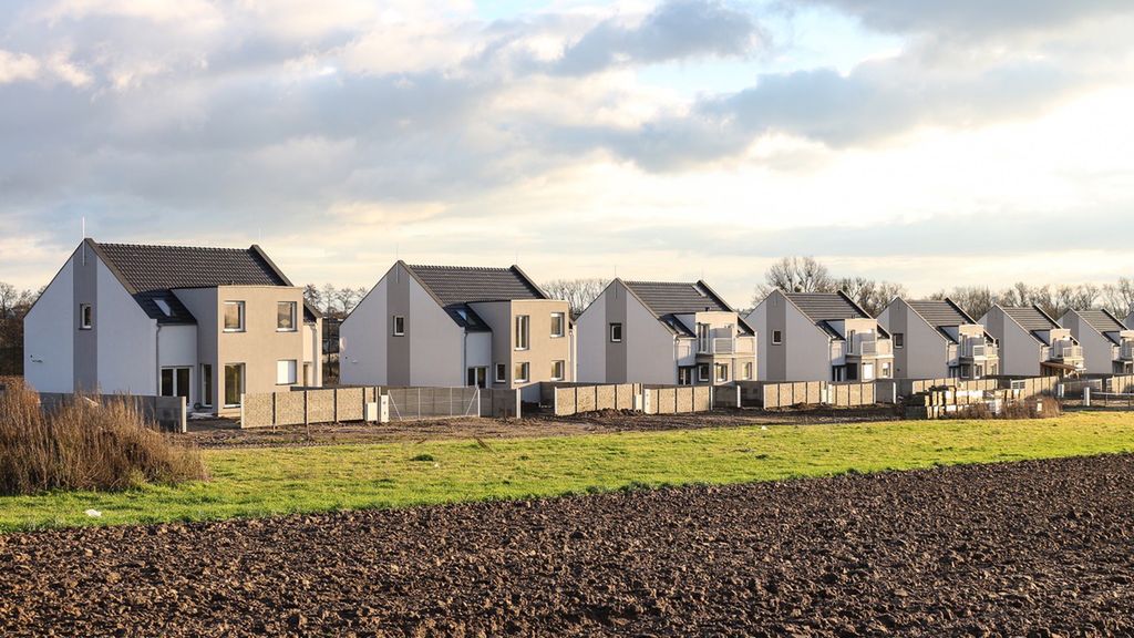 Aktualnie obserwujemy odmrożenie popytu w segmencie domów i działek budowlanych.