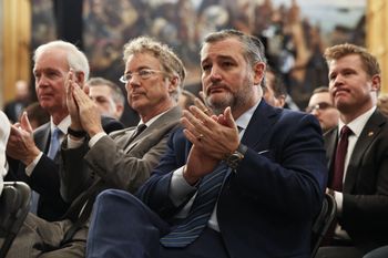 To on chce być prezydentem po Trumpie. Ma zgłosić akces