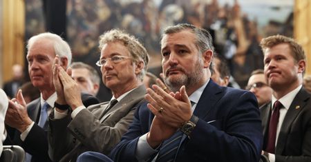 To on chce być prezydentem po Trumpie. Ma zgłosić akces
