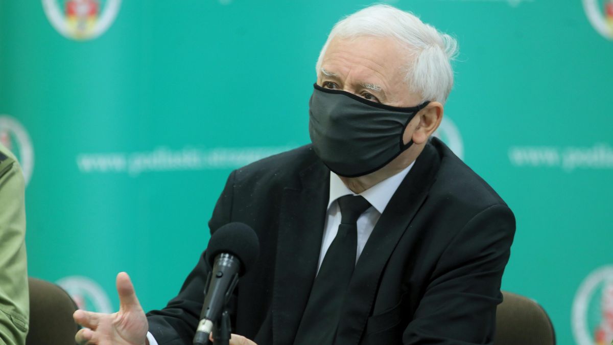 Jarosław Kaczyński podczas konferencji prasowej dotyczącej sytuacji na granicy polsko-białoruskiej