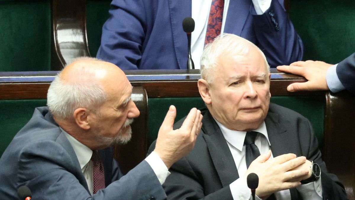 61. posiedzenie Sejmu IX kadencji
Fot. Piotr Molecki/East News, Warszawa, 14.09.2022. 61. posiedzenie Sejmu IX kadencji.
N/z: posel Antoni Macierewicz, prezes PiS Jaroslaw Kaczynski
Piotr Molecki