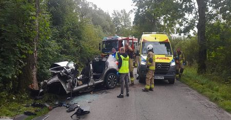 Koszmarny wypadek. Nie żyję mężczyzna, reanimacja noworodka