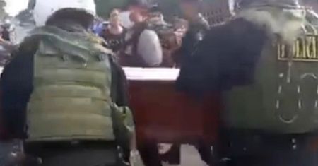 Fatalna pomyłka. Obudziła się na własnym pogrzebie