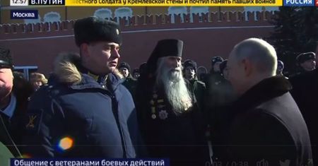 Putin rzuca żartem przed żołnierzami. "Reakcję" nagrały kamery
