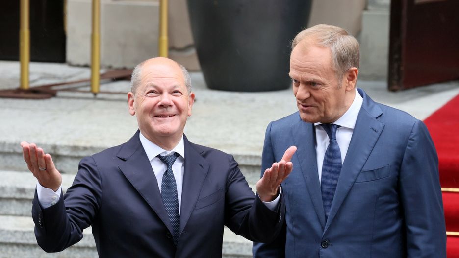 Olaf Scholz chce "przerzucić" Polsce migrantów. KO mówi "nie"
