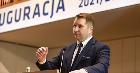Przemysław Czarnek: Tylko kobieta i mężczyzna może spełnić funkcję prokreacyjną