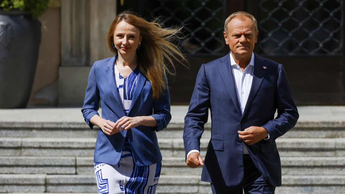 Ministra rodziny Agnieszka Dziemianowicz-Bąk i premier Donald Tu