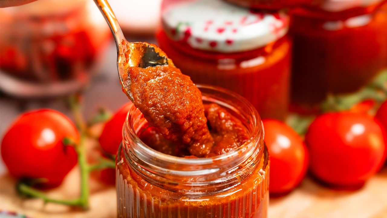 Cukinia zamiast pomidorów? Ten domowy ketchup to kulinarne złoto