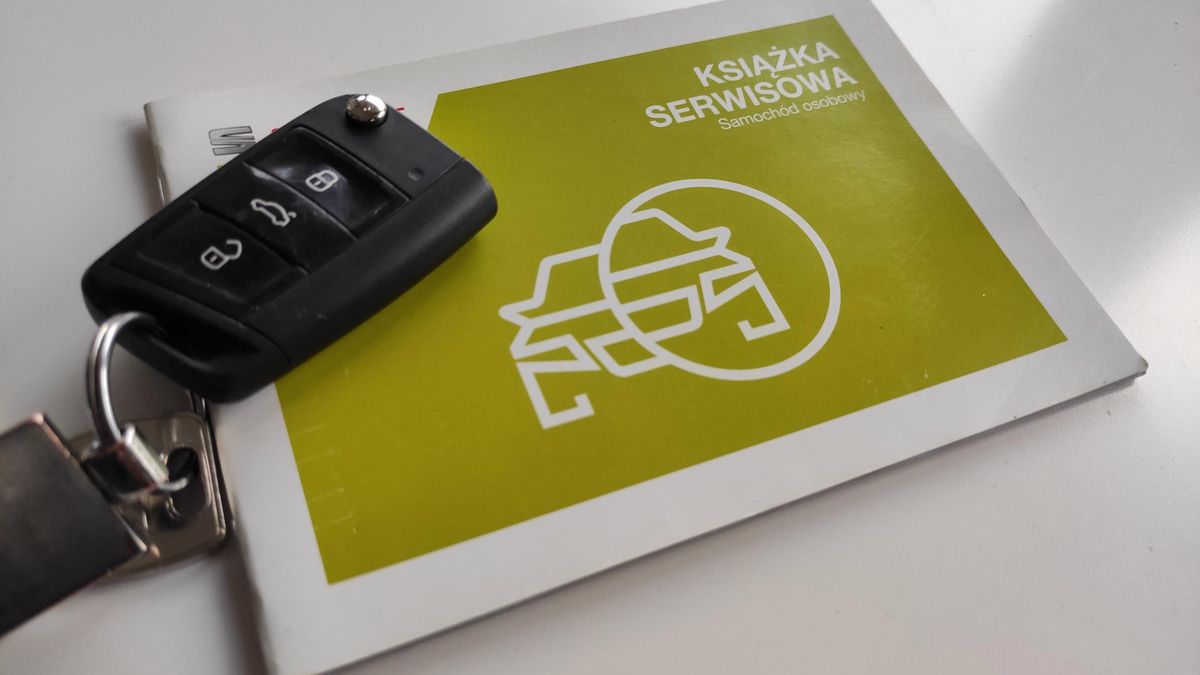 Nawet jeśli książka serwisowa jest autentyczna, to warto dokładnie sprawdzić daty i przebiegi. Mogą wbrew pozorom źle świadczyć o pojeździe.