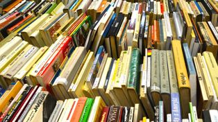 Toruń: Książki za grosze w centrum. Najlepsze tytuły znikają szybko