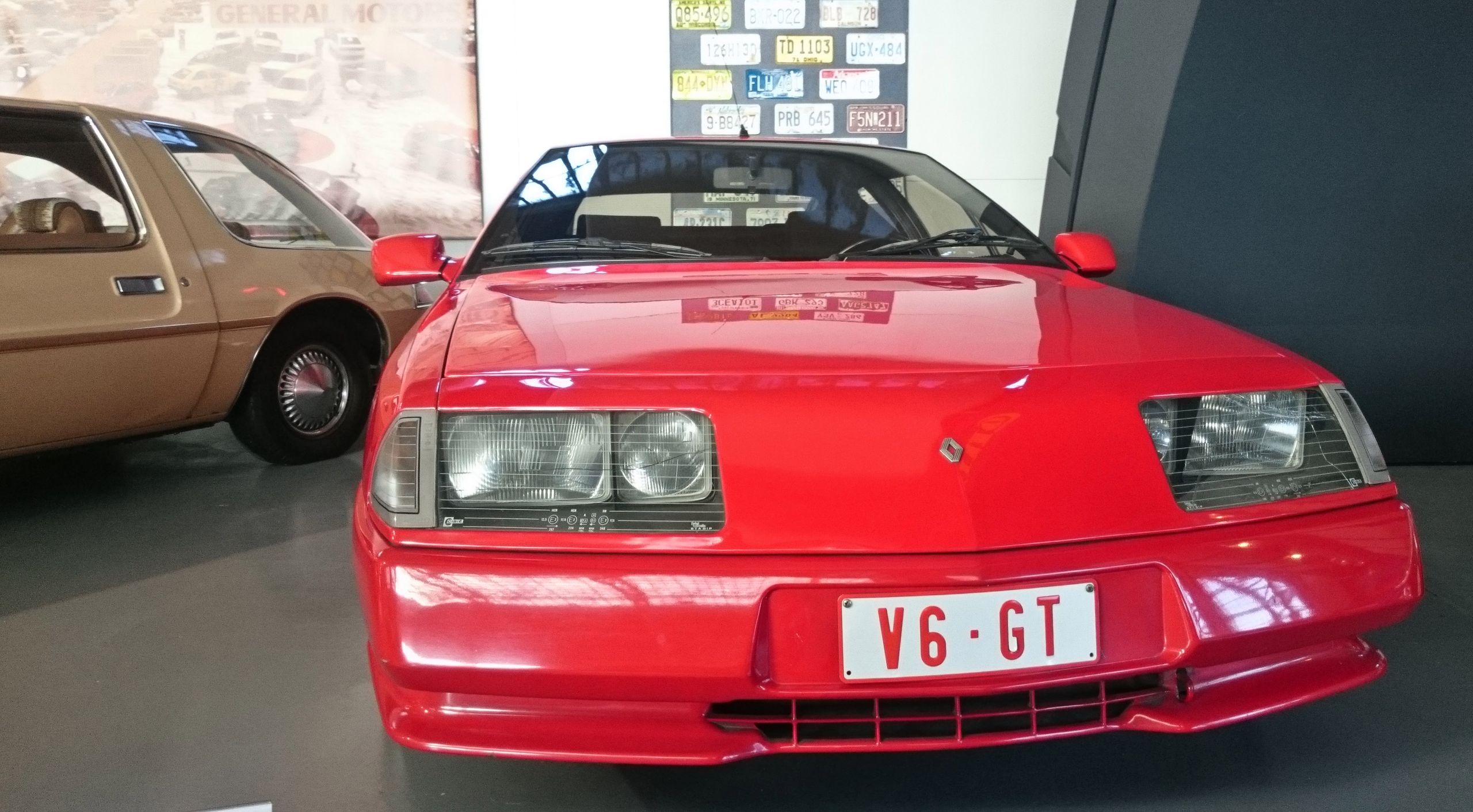 Renault Alpine V6 GT 1986. 6cyl silnik o pojemności 2664cc i mocy 157KM, 5cio biegowa skrzynia manualna, napęd na tył oraz 1140kg wagi.