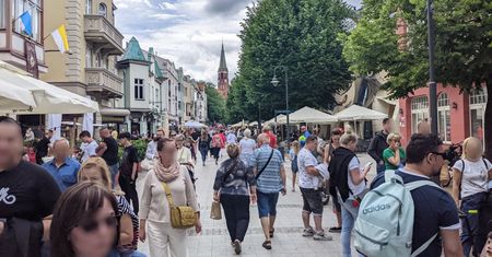 Eksperci mieli rację. "Morze ludzi przelewa się przez Sopot"