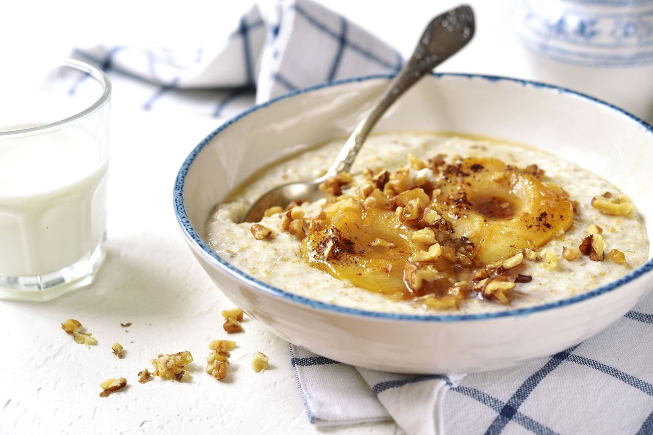 Śniadanie Bircher-Bennera. Jak przygotować szwajcarską owsiankę?