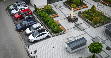 Parkingi przy nowych mieszkaniach. Rząd planuje zmianę