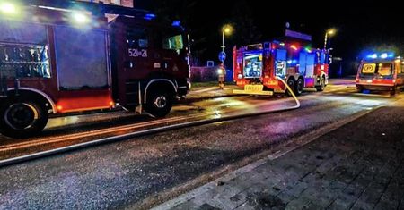 Kamienica w ogniu. 14-latek skoczył z pierwszego piętra