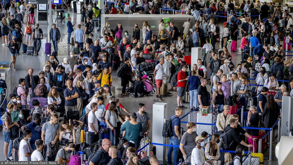 arch51
Passengers queue at check in counters at the international airport in Frankfurt, Germany, Wednesday, July 27, 2022. Lufthansa went for a 24-hours-strike on Wednesday, most of the Lufthansa flights had to be cancelled. (AP Photo/Michael Probst)
AP