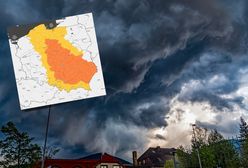 RCB i IMGW ostrzegają. Trąby powietrzne i silne burze nad Polską