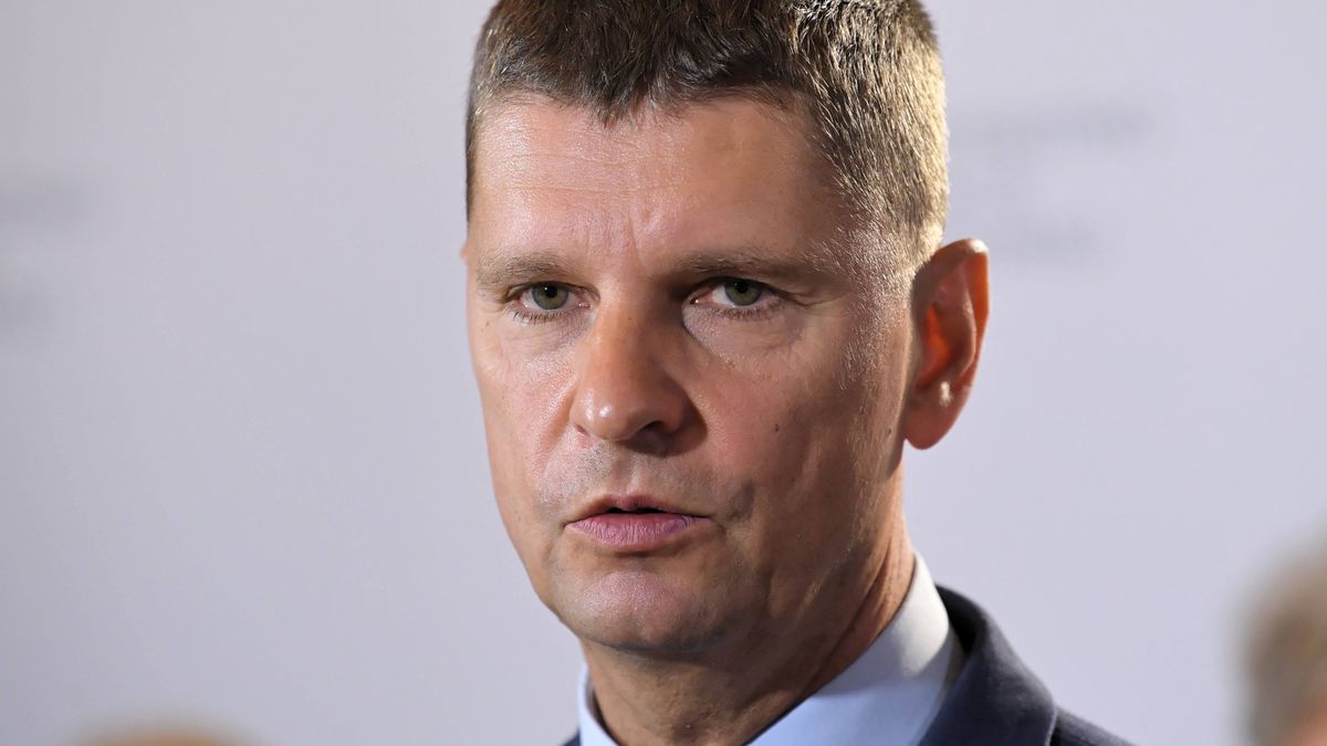 Minister Dariusz Piontkowski poinformował o nowych danych ws. koronawirusa w polskich szkołach.