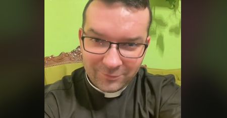 Ksiądz zapytany o formy żeńskie w trakcie mszy. Internautka: Nareszcie to wybrzmiało