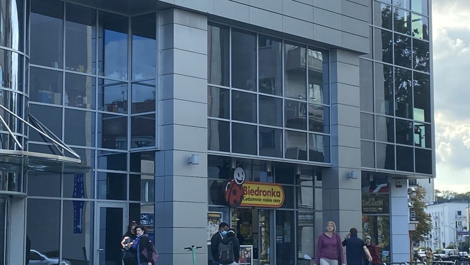 Warszawa. Gdzie zrobić zakupy w niehandlowe niedziele? Tu lista czynnych sklepów Biedronka
