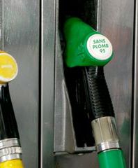 Droższe tankowanie przed wakacjami