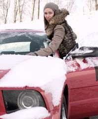 Jak uniknąć mandatu za śnieg i jak się ubrać do auta?