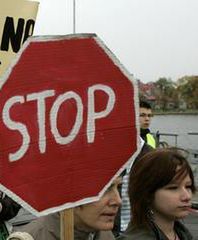 Pijany kierowca wjechał w radiowóz - ranny policjant