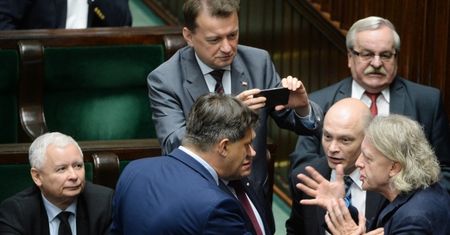 Błaszczak o protestach pod Pałacem Prezydenckim: "Było wielu spacerowiczów. Piękna pogoda, ciepło"