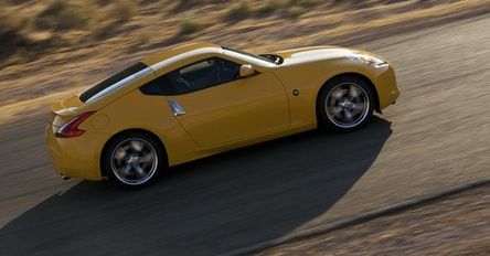 Nissan 370Z jako hybryda?