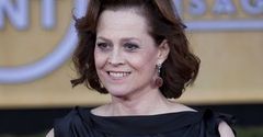 Sigourney Weaver założyła sukienkę tył na przód