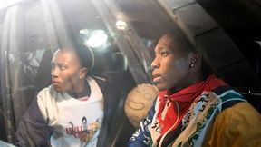 Semenya wróciła do RPA. Witały ją tłumy kibiców i... żona. Zobacz zdjęcia