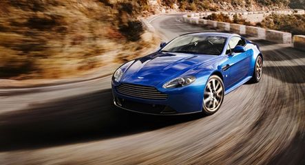 Aston Vantage S: zobacz jak jeździ