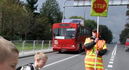 Ciężarówka potrąciła dwie dziewczynki na pasach