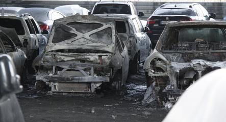 Spłonęły auta na policyjnym parkingu